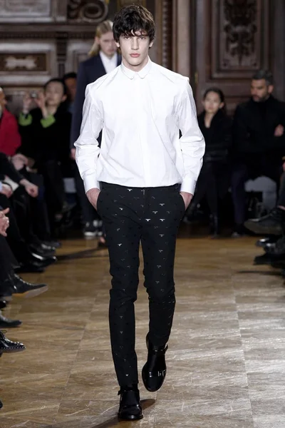 Look 15